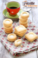 Biscotti ripieni con crema al latte