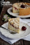 Crostata crumble alla ricotta e ciliegie