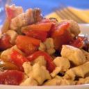 Pollo ai peperoni con salsa