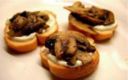 Crostino con funghi e roquefort