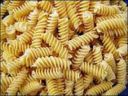 Fusilli con peperoni e spinaci
