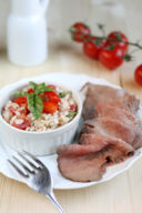 Roast beef con insalata estiva di farro e orzo