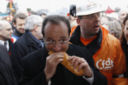 Parigi: 5 hamburger per consolare François Hollande