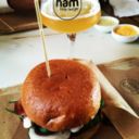 Genova. Apre Ham Holy Burger con gli hamburger al pesto