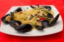 Spaghetti con le cozze. Mangiarli low cost a Napoli da Teresa Iorio (e ricetta)