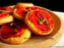 Pizzette rosse di pasta sfoglia