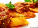 Paccheri rigati con tonnetto al sugo di pomodoro e menta