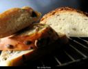 Pane con cipolla di Tropea e olive verdi