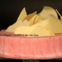 Mousse di fragole, daquoise al pistacchio e sfoglie di cioccolato bianco