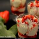 Mousse al cioccolato bianco con composta di fragole