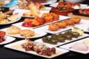 Carrellata di antipasti alla greca (mezedes)