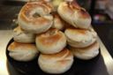 Come preparare i bagel, i tipici panini americani a forma di ciambella