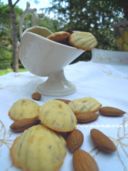 Madeleines alle mandorle