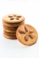 Biscotti con le mandorle e il burro di arachidi