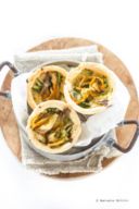 Quiches con fiori di zucchina e formaggio di capra