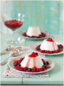 Coconut Panna cotta “Fruity and Sweet” con bacche di cannella