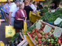 Consumi, Coldiretti: 8,3 milioni di italiani nei farmers market (+28% nel 2010)