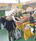Borsa della spesa anti inflazione con i prodotti dei farmers' market
