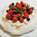 Torta Pavlova ai frutti di bosco