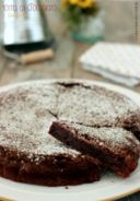 Torta al cioccolato fondente (cremosa)