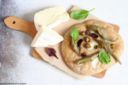Pizza con Taleggio, carciofi e olive nere