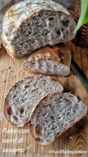 Pane di semola a lievitazione naturale con semi di sesamo