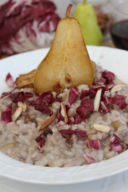 Risotto al Piedirosso con radicchio, pere e mandorle