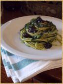 Spaghetti con cavoli spigarelli ed olive nere