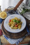 PASTA CON DADI DI MERLUZZO, POMODORO E OLIVE