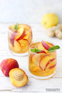 Sangria analcolica allo zenzero e limone con pesche