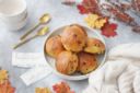 Panini dolci alla zucca con gocce di cioccolato