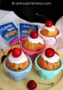 Muffins allo Yogurt con Ciliegie e Gocce di Cioccolato