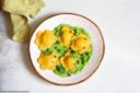 Ravioli allo zafferano con ricotta e maggiorana