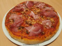 Pizza con speck e noci