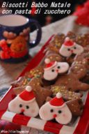 Biscotti Babbo Natale decorati con pasta di zucchero