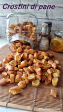 Crostini di pane fatti in casa