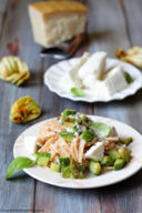 Spaghetti con ricotta di capra e zucchinette