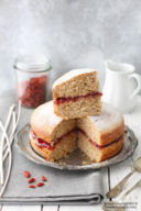 Torta al grano saraceno con bacche di goji