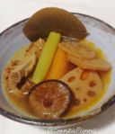 Zuppa di maiale e radici di loto di Jiang Yanli. La ricetta del lunedì.