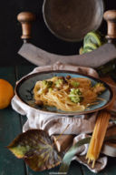 PASTA CON CAVOLO ROMANO, OLIVE TAGGIASCHE E LIMONE