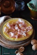 PIZZA DI POLENTA IN PADELLA CON LARDO E NOCI