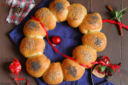 Ghirlanda natalizia di pasta brioche
