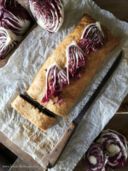 Strudel salato con radicchio, salsiccia e taleggio