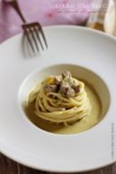 Linguine con tonno su crema di pistacchi