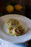 Spaghetti con acqua di limone e provolone