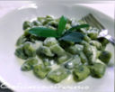 Oggi gnocchi verdi agli spinaci con fonduta di zola e taleggio