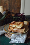 TORTA SALATA DI PASTA PHILLO CON CIPOLLOTTO E CERTOSA