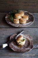 Scones (salati) al formaggio ed erbe aromatiche