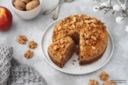 Torta crumble con noci e mele frullate