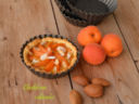 Crostatine con albicocche e mandorle